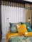 Nowoczesne wnętrze z firaną z siatki Atena 300 – minimalistyczna dekoracja okna w stylu boho