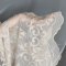 Eleganckie firany do salonu z ornamentowym wzorem od dołu