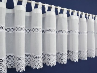 Eleganckie zazdrostki na szelkach - białe zazdrostki z gipiurą do kuchni - "Loops I" - 45