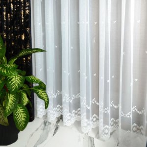 długa firana do salonu merida markizeta peru z nitką organtyny widok całości