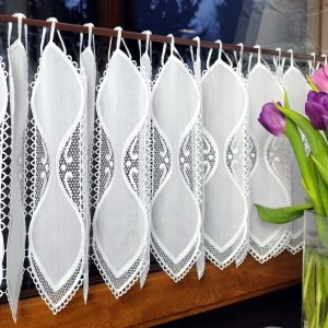 Ekskluzywne zazdrostki do kuchni - Kuchenne białe zazdrostki z gipiurą - "Bler" - 40