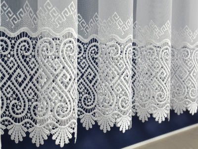 klasyczna biała firana okienna dekor