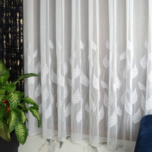 nowoczesna firana do salonu mulan 305 haft liście bananowca biała