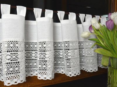 Bawełniane zazdrostki z koronką - Rustykalne zazdrostki na szelkach - "KSENIA" biel - 40