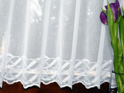 Naturalne zazdrostki do kuchni z etaminy haftowanej, elegancki wz&oacute;r, wysokość 0,45 m