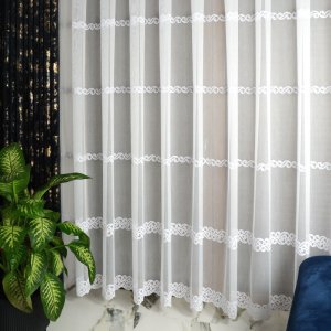 luksusowa firana do salonu rubi 285 biała 5 szlak&oacute;w haftu esy floresy