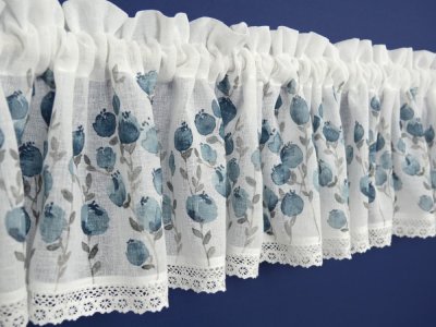 Biała zazdrostka kuchnia w motyw jag&oacute;d Pola, naturalna firana retro 30 cm