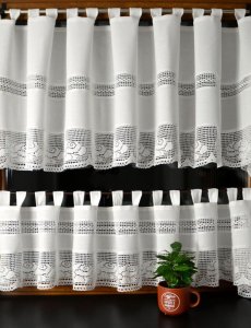 zazdrostka klara na metry z dekoracyjną koronką