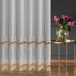 biała krótka firana ze złotą gipiurą VERBA