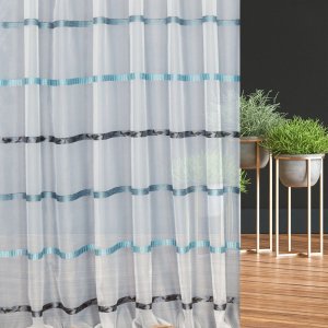 firana w pasy z woalu CUBIC turkus – aranżacja okna