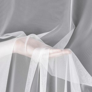 biała firana bez połysku delikatna dekoracja okna