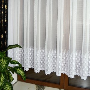 biała firana santi ozdobne ząbki d&oacute;ł zbliżenie makro