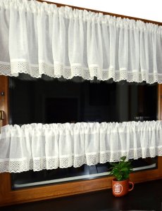 śmietankowa zazdrostka z koronką DARIA 50 cm okno kuchenne