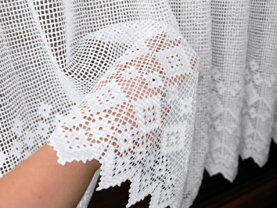 biała zazdrostka panelowa z gipiury bez obszywania bok&oacute;w