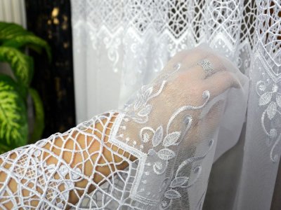 długa firana markizeta biała salon