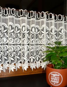kremowa zazdrostka z gipiury LIRA 45 cm detal wzoru