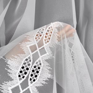 zblizenie haftu na krotkiej firanie olaf geometryczne detale