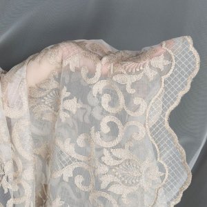 Eleganckie firany do salonu z ornamentowym wzorem od dołu