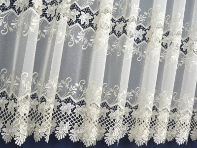 Kremow firana z markizety z trzema szlakami gipiury