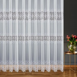 Długa biała firana z gipiurami do salonu MARGARITA