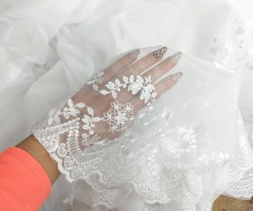 elegancka firana do salonu merida 290 biała połysk haft florystyczny