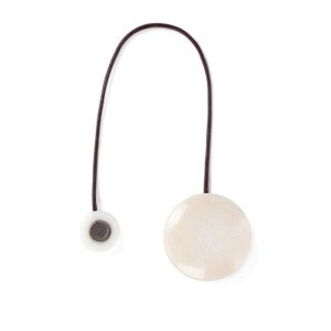 Nowoczesny kremowy magnes do podpięcia firan i zasłon