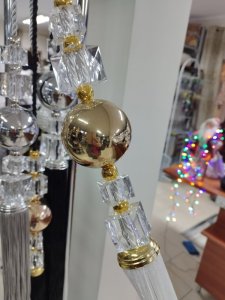 Biało złote wahadło dekoracyjne do okna