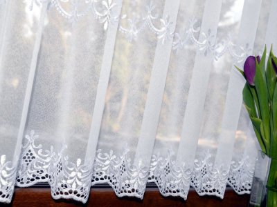 Zazdrostki do kuchni na metry - Eleganckie zazdrostki z markizety haftowanej - "Eila" - 40
