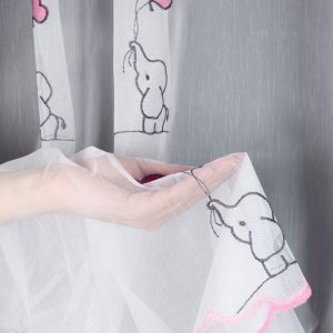 biała firana dziecięca r&oacute;żowe hafty słonik