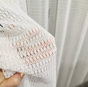Firana z siatki bez prasowania Atena 300 w kolorze naturalnym – elegancka tkanina o strukturze boho