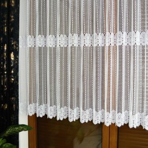 Biała firana z gipiury HESTIA 150 cm z oczkami i ornamentowym wzorem