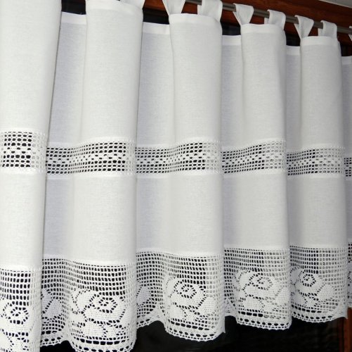 zazdrostka rustykalna bawełniana z koronkowym wzorem r&oacute;ży